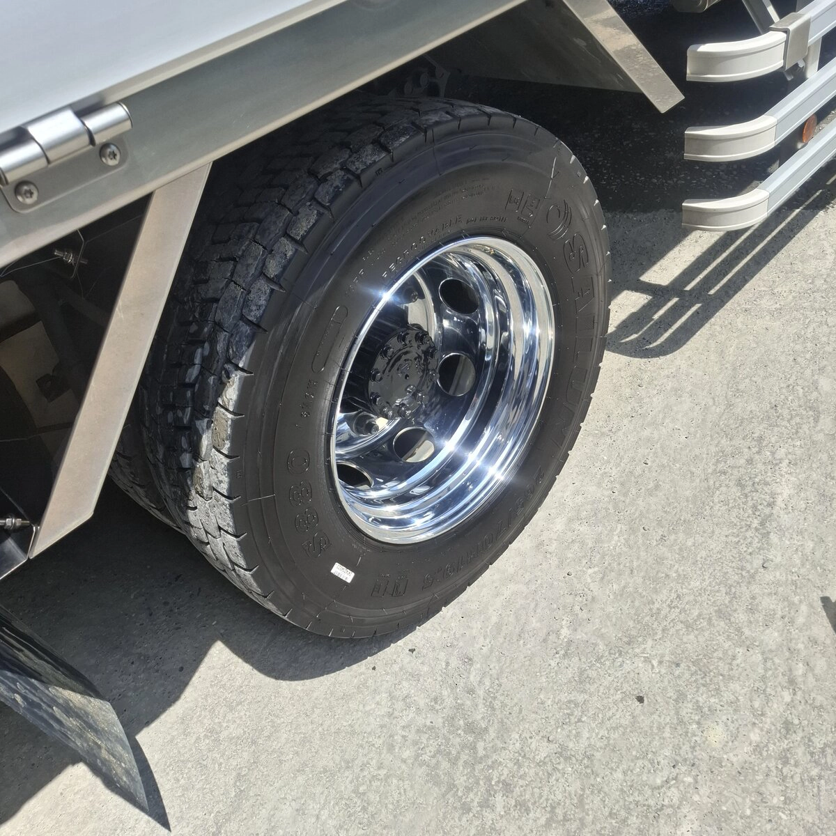 スチールメッキホイール PLATINUM SPARK 19.5×675 8穴 新ISO リア用