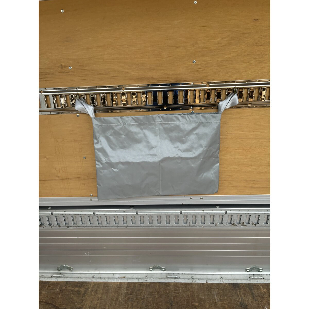 収納バッグ Eトラックレール固定用