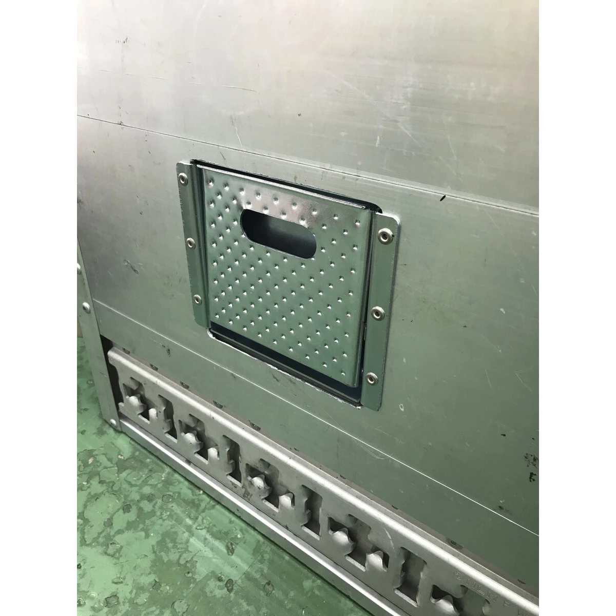 アオリ用ステップ 折りたたみ式 アオリ埋め込みタイプ ステンレス